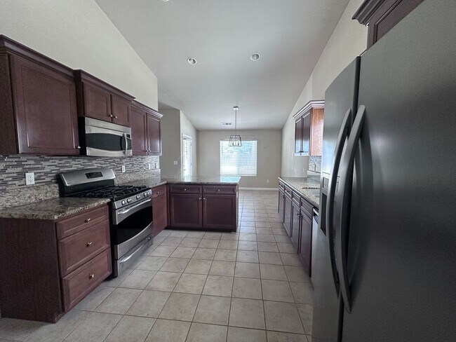 Building Photo - NW Visalia Home Coming Soon!