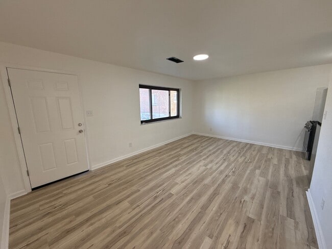 Building Photo - Kirkup Ave