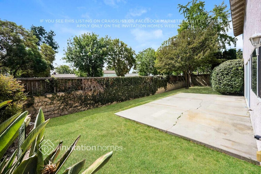 Building Photo - 23946 Rotunda Rd