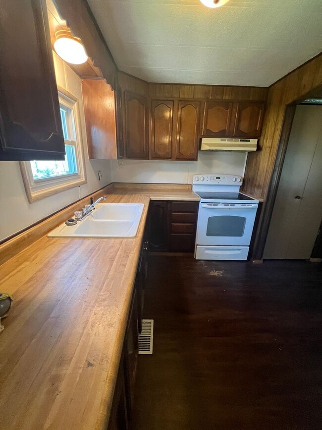 Building Photo - Click the “Apply Now” button or email wapmrentals@gmail.com for a prompt response.
