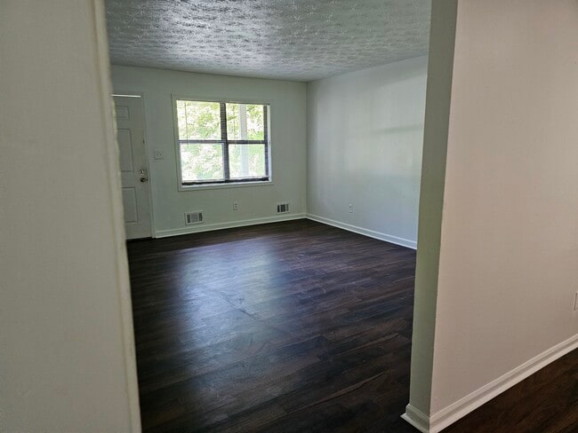 Building Photo - 1634 Nutmeg St