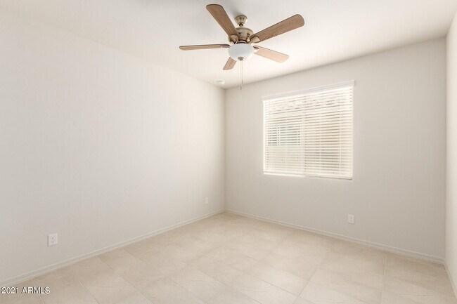 Building Photo - 8757 W Rancho Dr