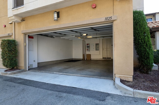 Building Photo - 1025 Star Ruby Dr