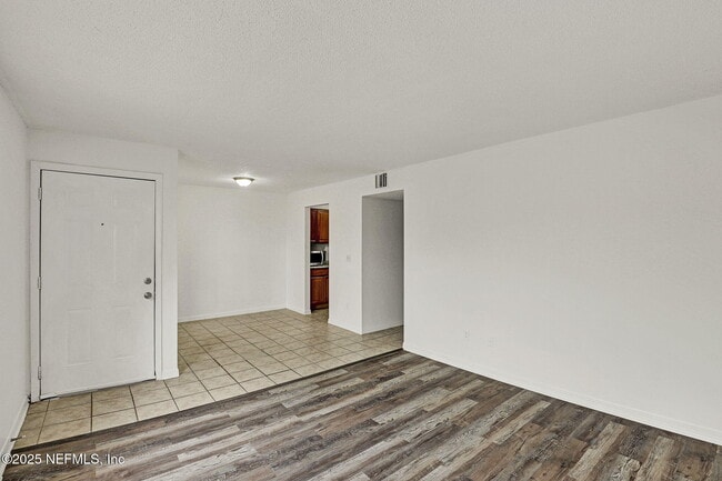 Building Photo - 475 Crabapple Ct