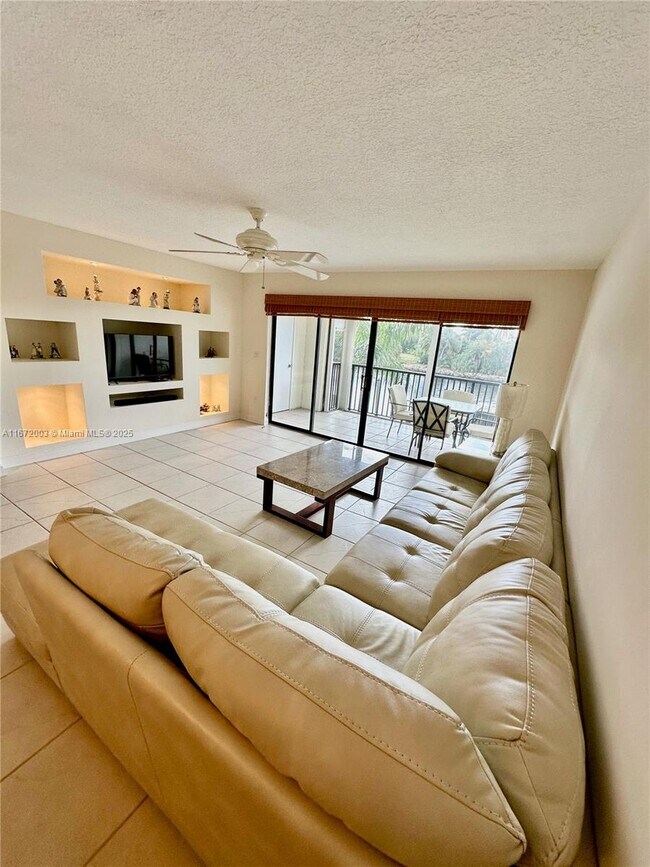 Building Photo - 240 Captains Walk