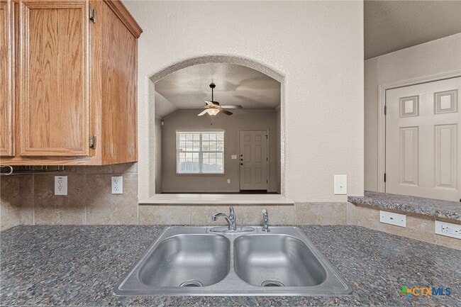 Building Photo - 609 Karey Dr
