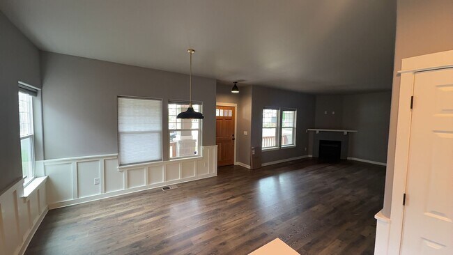 Building Photo - 2728 NE Black Oak Pl