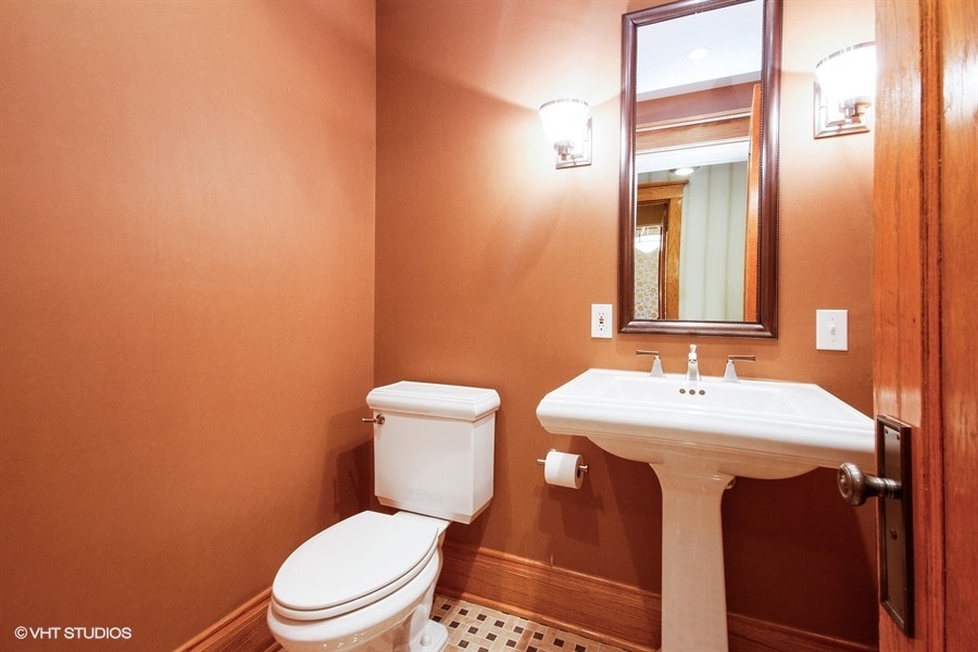 Brompton Apts - Half Bathroom - 725 W Brompton Ave