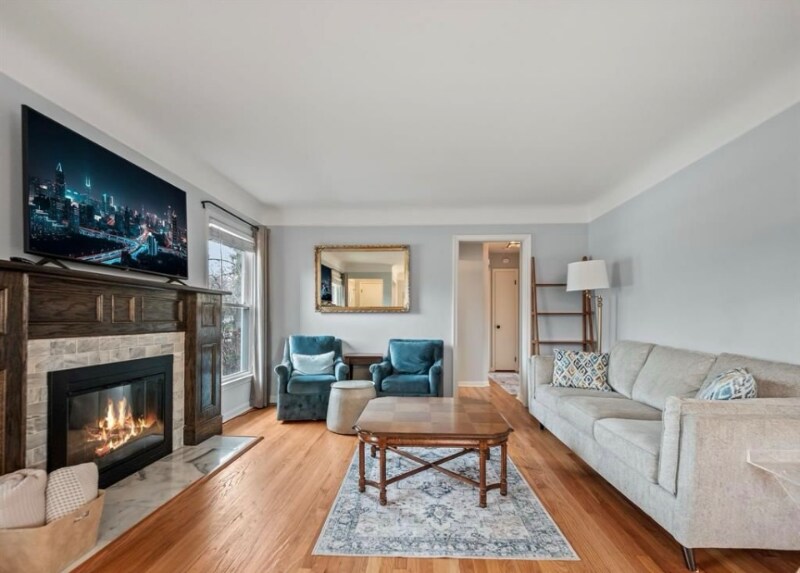 Building Photo - 1602 E Maple Rd