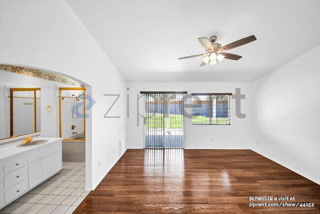Building Photo - 27015 Hemingway Ct