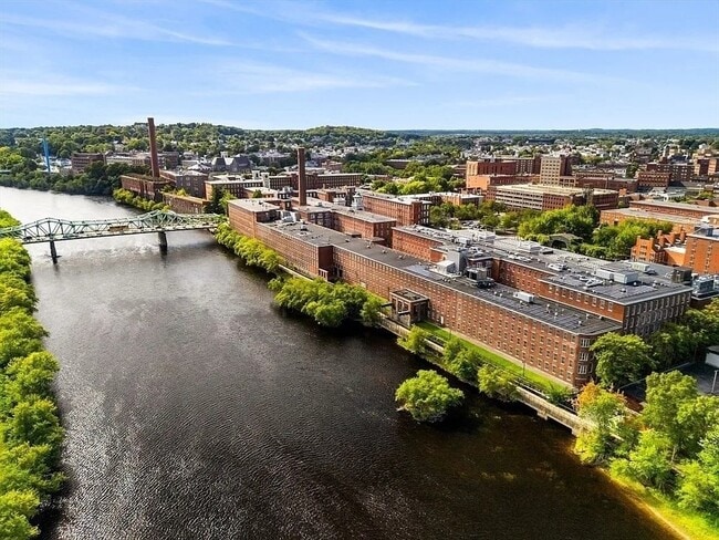 Building Photo - 130 John St