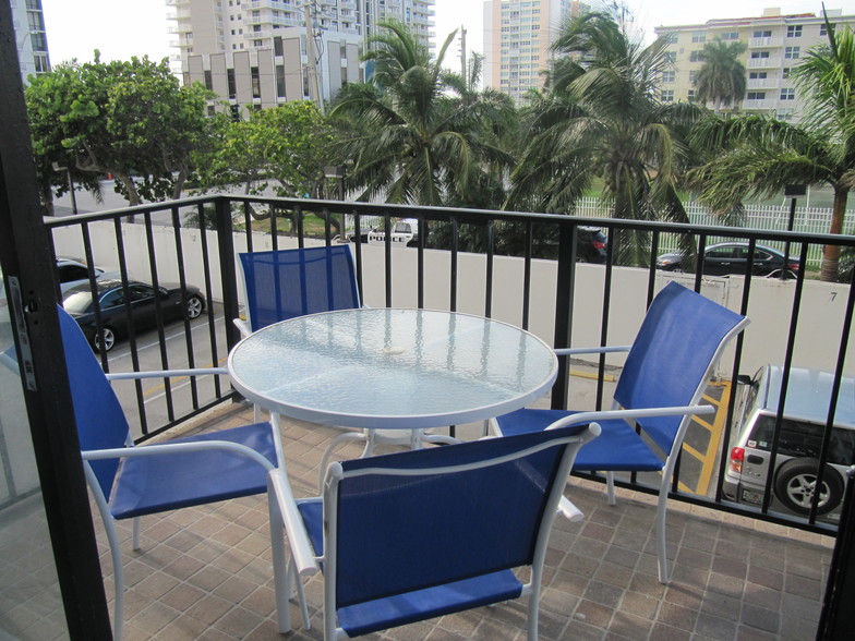 Building Photo - 2101 S Ocean Dr