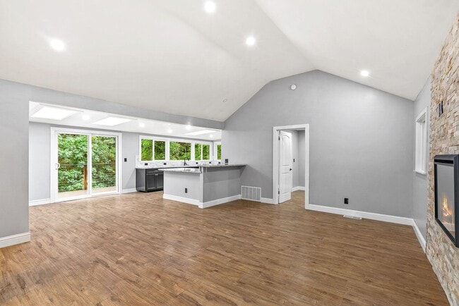 Building Photo - 1st Month FREE!! Riverfront Haven with Pri...
