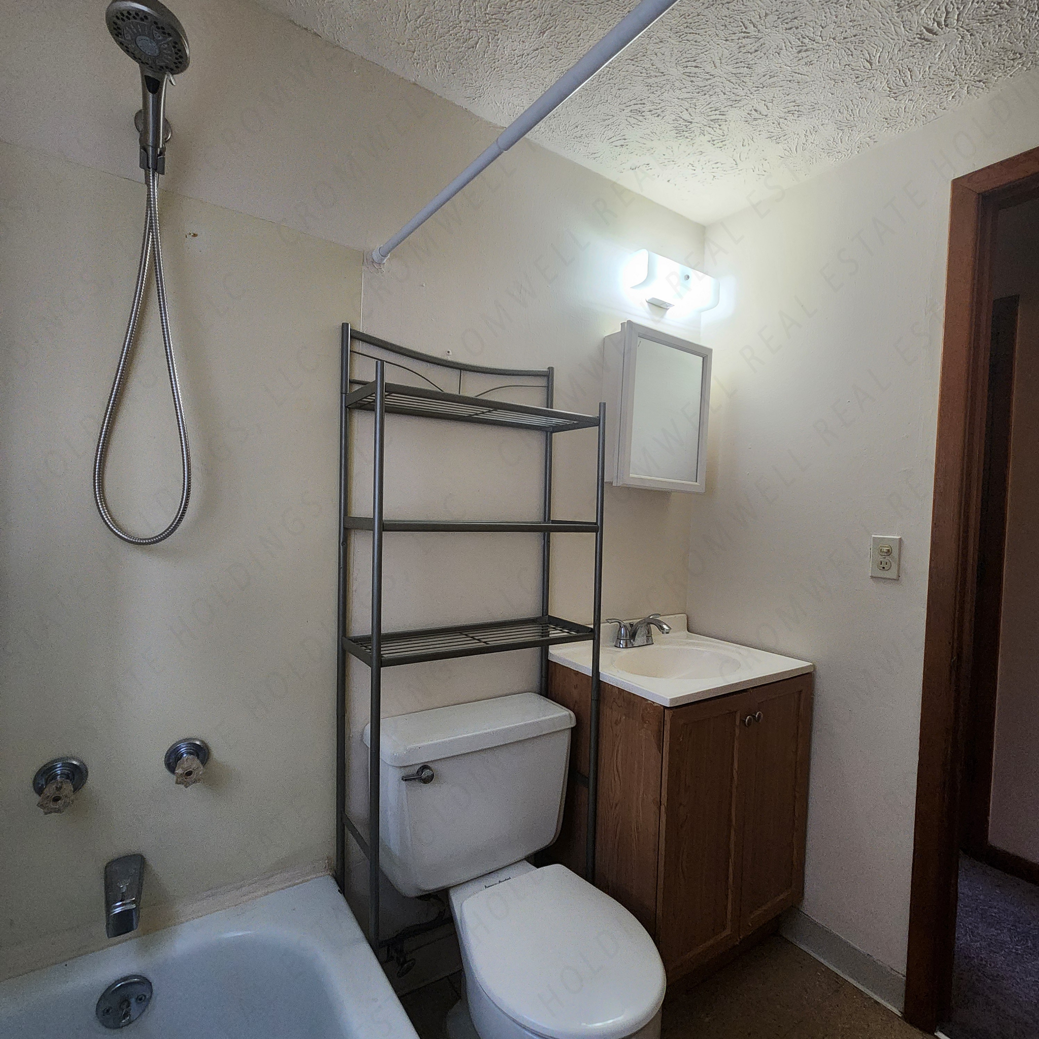 Bathroom Angle #2 - 1208 Tower BlVD