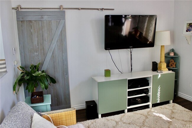 Building Photo - 18 Via Terrano