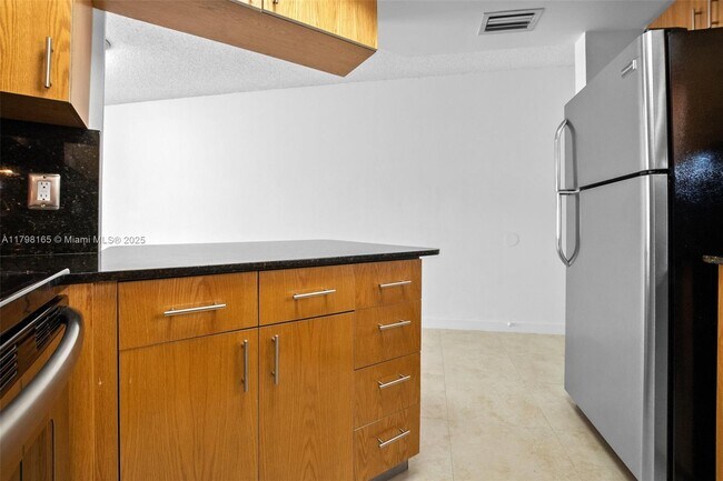 Building Photo - 8373 Lake Dr