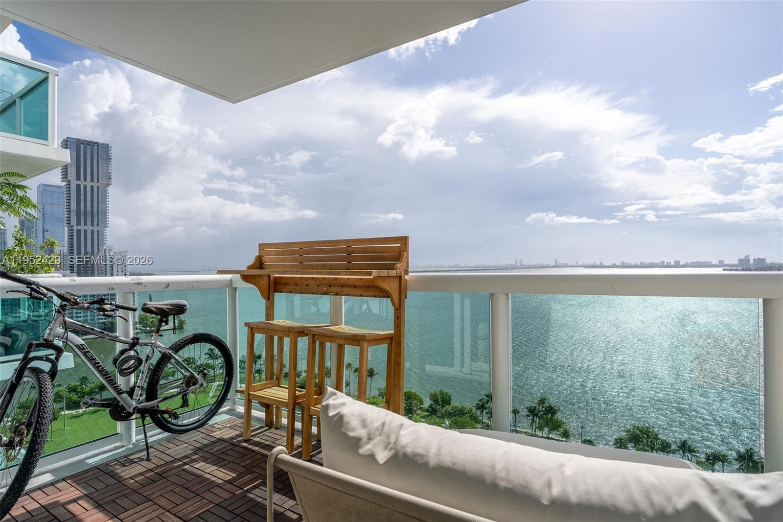 Building Photo - 1800 N Bayshore Dr