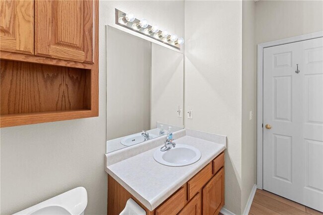 Building Photo - 1552 S Tally Ho Dr