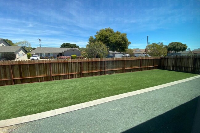 Building Photo - Room for Rent, 1 bath House - 109 Hercules...