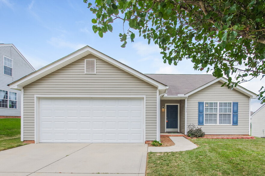 Primary Photo - 533 River View Dr
