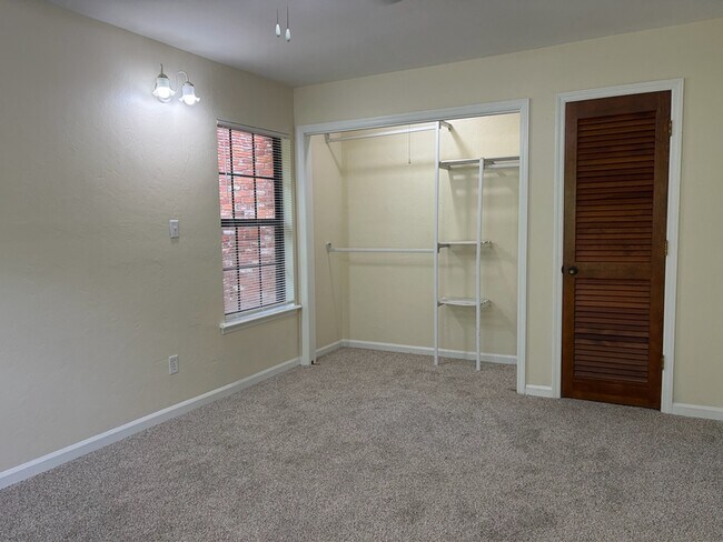 Building Photo - 807 Timbers Ct