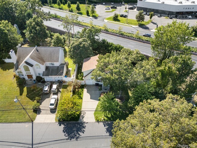 Building Photo - 108 S Hillside Ave
