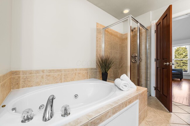 Building Photo - 975 N 6th St