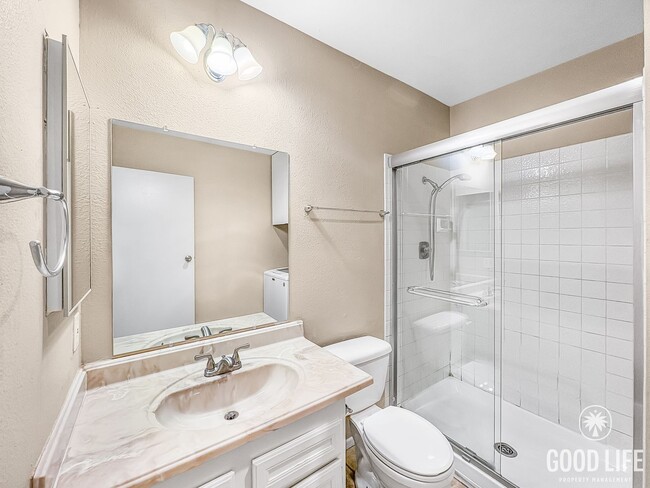 Building Photo - Great 2B/2BA Townhome in Escondido w/ AC, ...