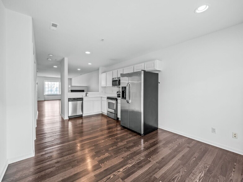 Building Photo - 3094 Camden Dr