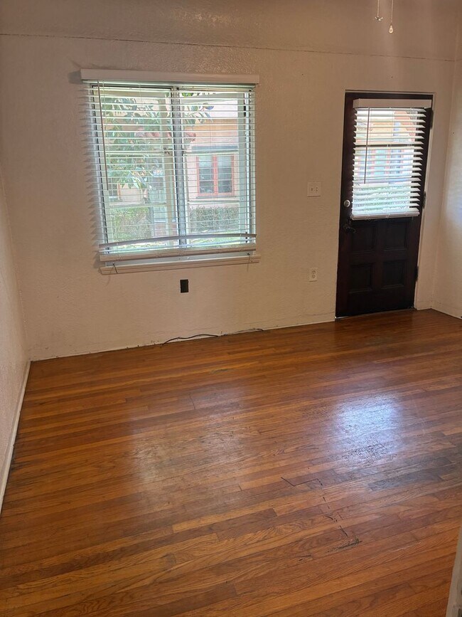 Building Photo - Charming 1-Bedroom Apartment in Bankers Hill!
