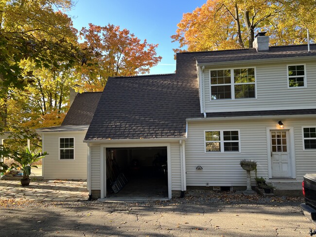Building Photo - 16152 Glen Rd