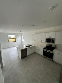 Building Photo - 285 SW 159th Dr