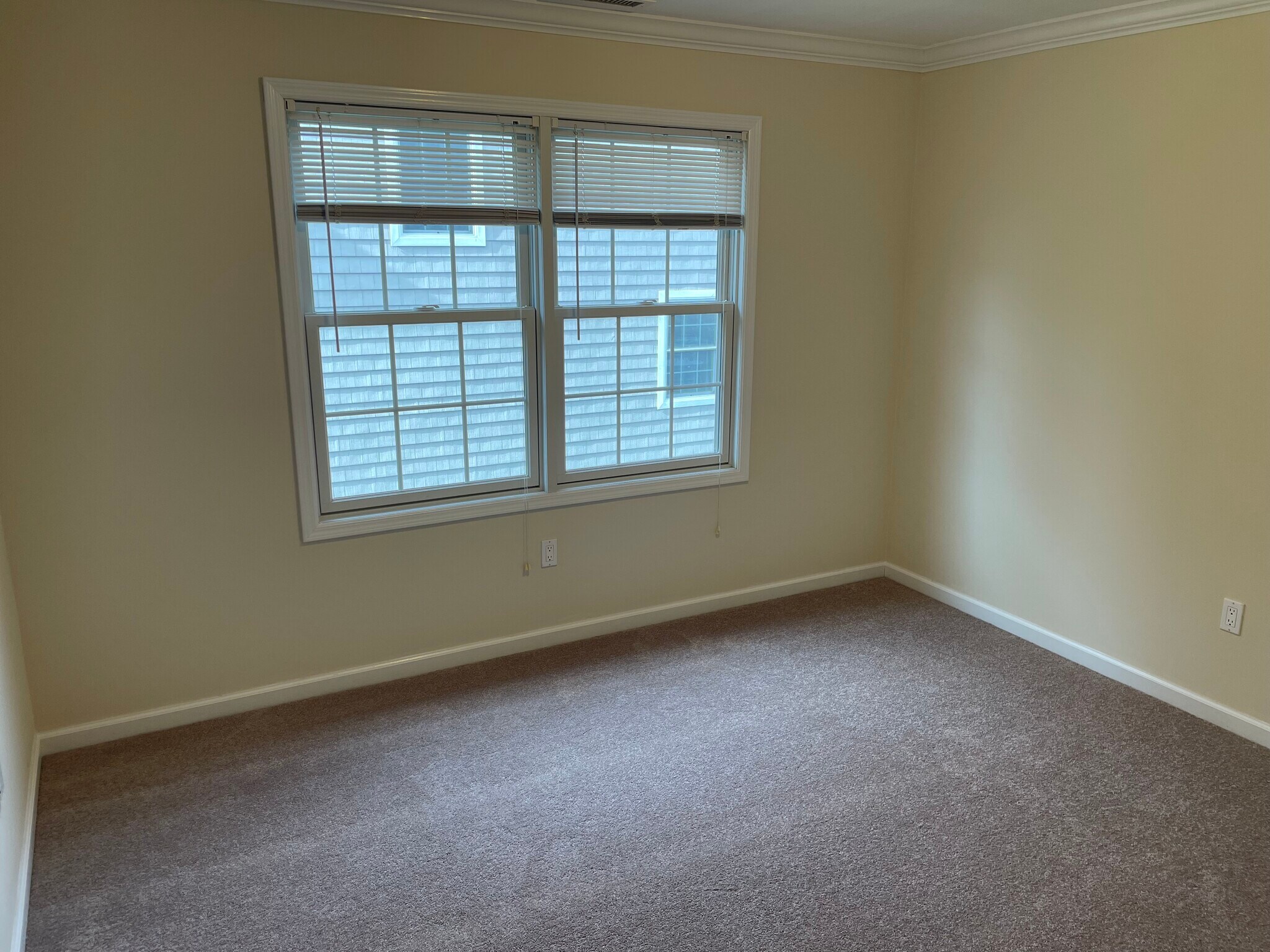 Building Photo - 292 Hemlock Ter