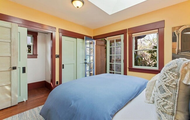 Building Photo - 448 60th St