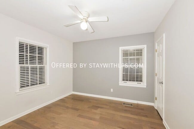 Building Photo - 820 Loeb St