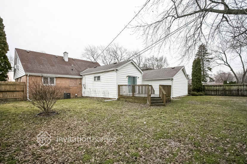 Building Photo - 8440 S Lockwood Ave