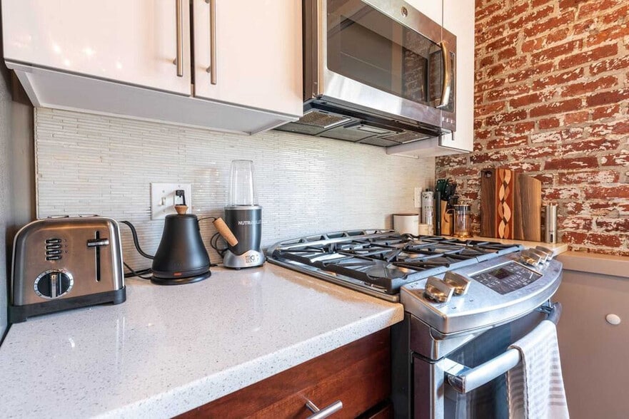 Building Photo - 621 14th St