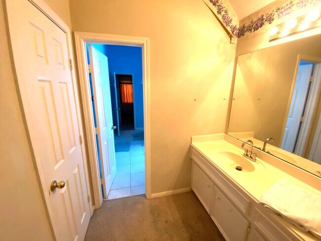 Building Photo - 3806 Shady Harbor Dr