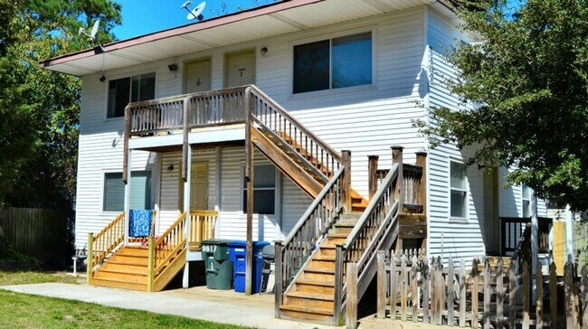 Building Photo - 11th Bay Colonies