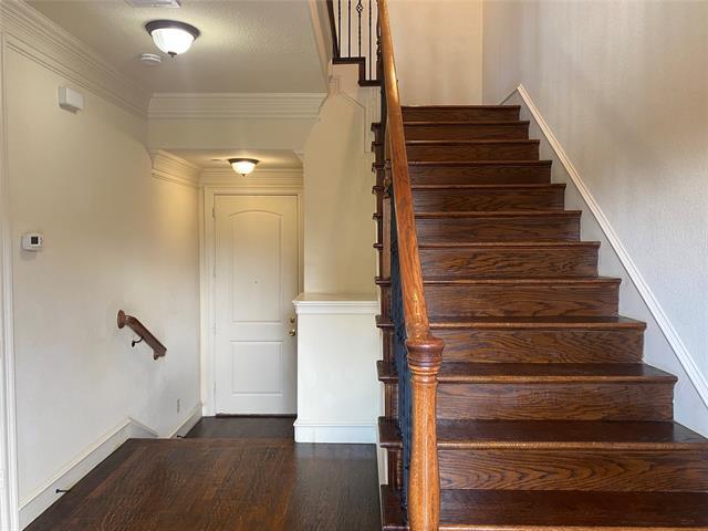 Building Photo - 4037 Winsor Dr