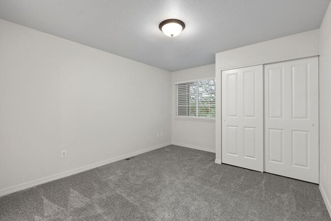 Building Photo - Spacious 2 Bedroom, 2.5 Bath Townhome in Desirable South Fort Collins