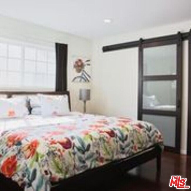 Building Photo - 446 S Almont Dr