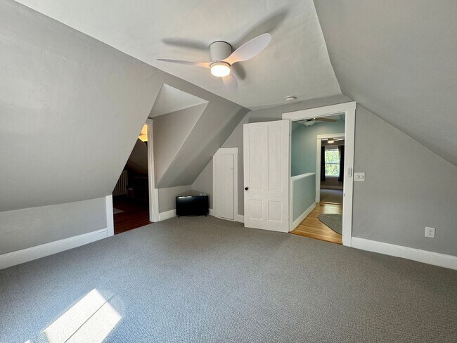 Building Photo - 3BD/1.5BA South Portland Single Family Home!! W/D In-Unit & Storage in Basement & Shed! Available...