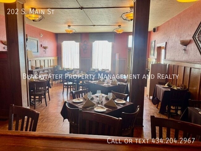 Building Photo - 202 S Main St