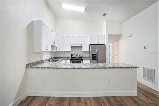 Building Photo - 8514 N Hyaleah Rd