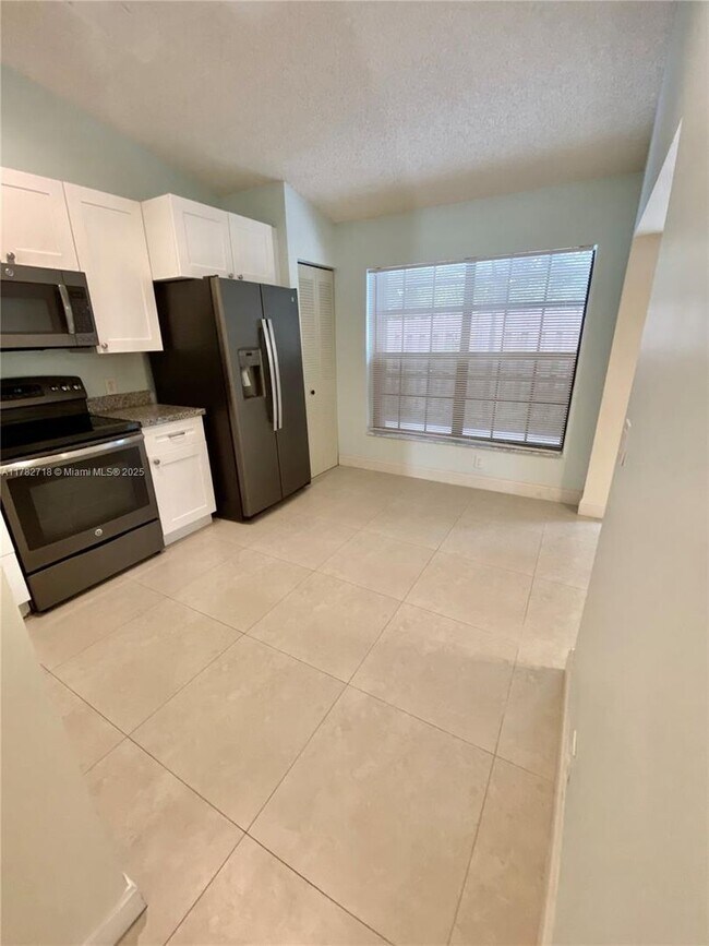Building Photo - 9870 Watermill Cir