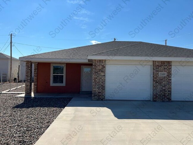 Primary Photo - New Spacious 2 bedroom 2 bath Duplex.