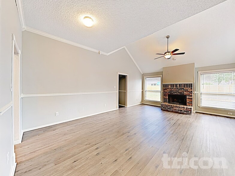 Building Photo - 229 Willow Creek Dr