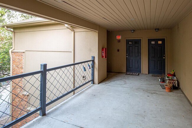Building Photo - 2217 San Gabriel St