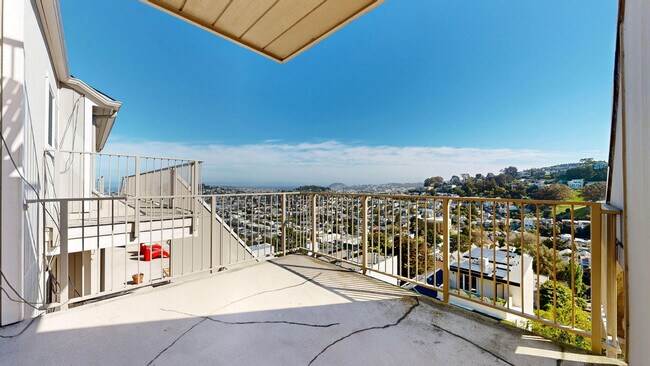 Building Photo - 2033 Castro St